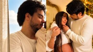 Neta de Zezé Di Camargo rouba a cena em foto rara com o pai