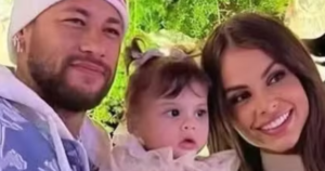 Amanda Kimberlly toma atitude radical para proteger filha de Neymar após ataques na web