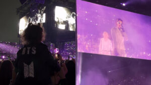 Amanda Kimberlly leva filha Helena ao show do BTS em São Paulo