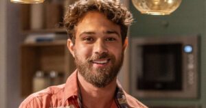 André Luiz Frambach vai viver Leonardo em cinebiografia da dupla Leandro e Leonardo