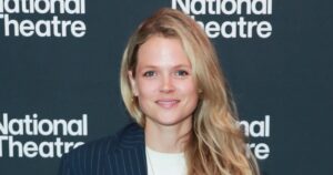 Atriz de Hollywood troca fama por propósito: abandona carreira para trabalhar como doula da morte