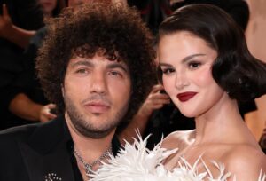 Benny Blanco revela que Selena Gomez o ‘forçou’ a oficializar namoro