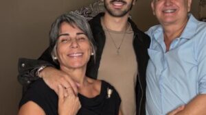 Filho de Glória Pires, Bento completa 22 anos vivendo longe dos holofotes e com trajetória bem diferente das irmãs