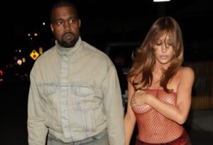 Bianca Censori arrasa em look transparente ao sair com Kanye West em boate de LA