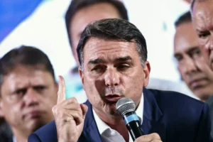 Bispos católicos emitem carta contra Flávio Bolsonaro e convocam fiéis a votar pela democracia