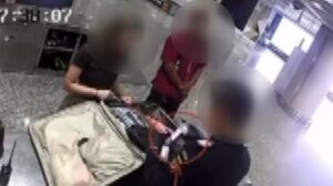 Brasileira é presa na Indonésia com 3,6 kg de cocaína líquida em cosméticos