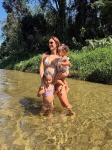 Bruna Biancardi abre álbum de dias paradisíacos com Neymar e as filhas