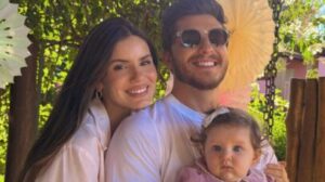 Camila Queiroz e Klebber Toledo mostram rotina de amor e cumplicidade familiar