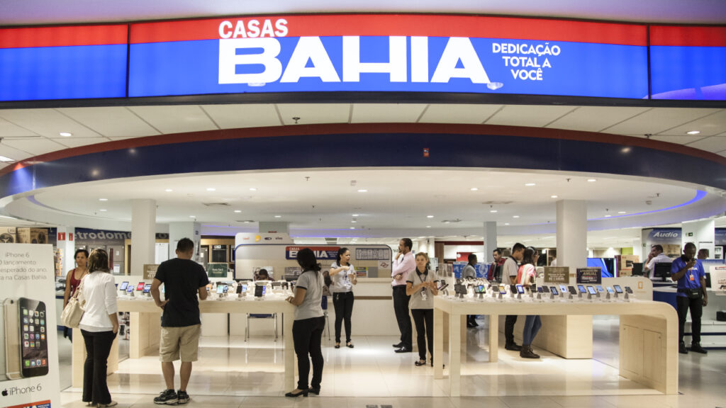 Casas Bahia fecha acordo com sindicatos e pagará R$ 7.500 a cada funcionário demitido