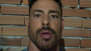 Cauã Reymond já está de volta nos bastidores de Avenida Brasil 2