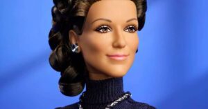 Céline Dion ganha boneca Barbie inspirada em seu icônico momento no Oscar de Titanic
