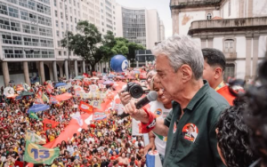 Chico Buarque lidera mobilização histórica pró-Lula na Candelária com mais de 120 blocos de carnaval