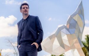 Daniel de Oliveira volta à TV Globo em ‘Lá na minha Terra’ com papel polêmico