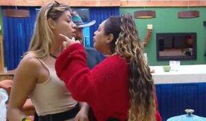 A Fazenda 18: Darlin parte para agressão com Fran e clima explode na sede