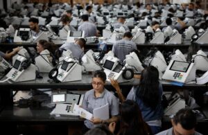 Pesquisa Datafolha mostra que 73% dos brasileiros apoiam a democracia na reta final eleitoral