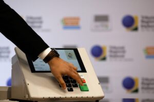 Maioria dos brasileiros apoia fim da reeleição para presidente e governadores, aponta Datafolha