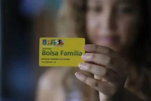Datafolha mostra Lula disparado entre beneficiários do Bolsa Família contra Flávio Bolsonaro