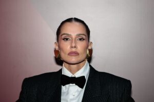 Deborah Secco desabafa sobre pressão estética e celebra imperfeição
