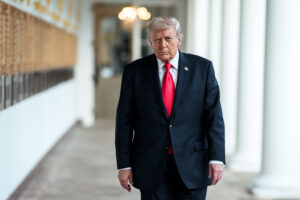 Democratas acionam Justiça contra Trump para proteger autoridade eleitoral dos estados