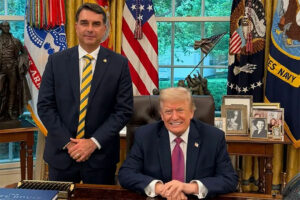 Democratas dos EUA repudiam Trump por conceder visto a Flávio Bolsonaro e criticam hipocrisia