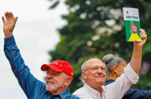 Desemprego atinge recorde histórico: Brasil registra menor taxa para trimestre em 14 anos