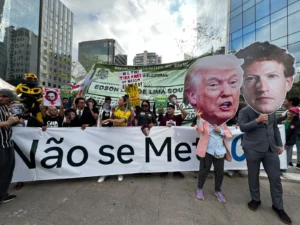 Ministro Flávio Dino ordena investigação de financiamento estrangeiro na campanha de Flávio Bolsonaro