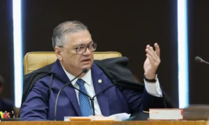 Ministro Flávio Dino expõe relatório com milhares de ameaças de morte contra ministros do STF