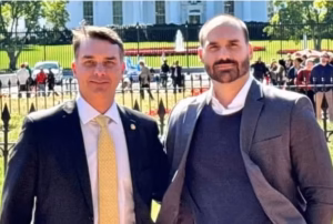 Eduardo Bolsonaro admite que Flávio deve fugir do Brasil se perder as eleições