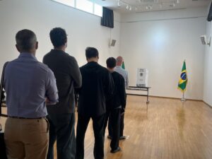 Brasileiros na Ásia começam a votar e já falam em barrar extrema direita