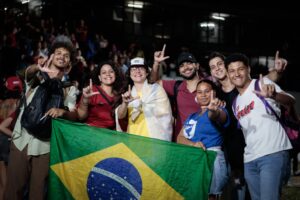 Estudantes brasileiros ocupam ruas das capitais em apoio à reeleição de Lula