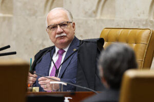 Fachin cobra TSE em 3 horas sobre restrição ao transporte de eleitores indígenas