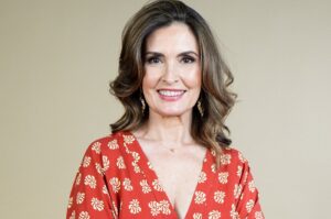 Fátima Bernardes celebra sucesso do podcast com filha: ‘Do jornalismo à maternidade’
