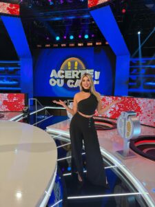 A Fazenda 18: Mônica quebra pertences de Ariela às escondidas e drama explode