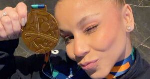 Flávia Saraiva conquista pódio emocionante no Mundial de ginástica artística com bronze histórico