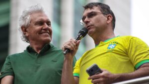 Flávio Bolsonaro promete ‘mudar a Constituição’ se eleito presidente da República