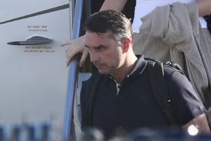 Conta nos EUA bancou voo de fuga de Flávio Bolsonaro, revela dono de jatinho argentino