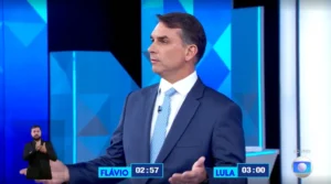 Checagem aponta mentiras de Flávio Bolsonaro sobre Bolsa Família e Lula