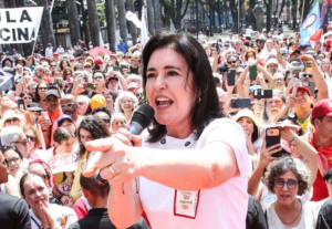 Simone Tebet detona Flávio Bolsonaro: “É um covarde” por desistir do debate presidencial