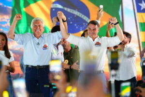Flávio Bolsonaro promete aderir ao ‘Escudo das Américas’ de Trump em eventual governo