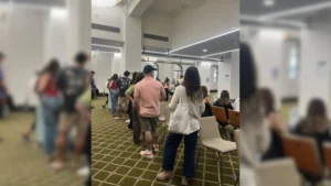 Flávio Bolsonaro fica para trás nas apurações internacionais do primeiro turno
