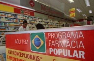 Plano de Flávio Bolsonaro ameaça Farmácia Popular e acesso a medicamentos para 27 milhões