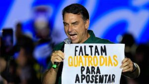 Flávio Bolsonaro é alvo de novo pedido de investigação por corrupção e lavagem de dinheiro