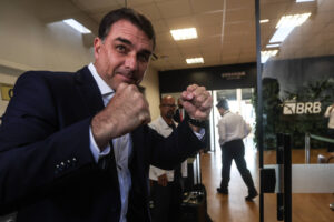 Flávio Bolsonaro consolida apoio: aliados terão 63% do Senado e 55% da Câmara em 2027
