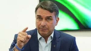 Flávio Bolsonaro questiona resultado das eleições de Miami, mas não apresenta provas de fraude
