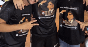 Apoiadores de Flávio Bolsonaro ostentem símbolos nazistas durante carreata no Maranhão