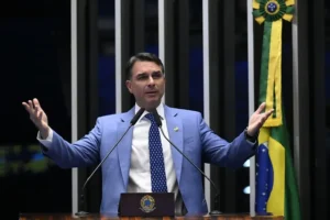 PF aponta Flávio Bolsonaro como ‘usuário master’ em conta bancária de offshore em Portugal