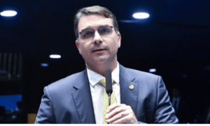 Aliados de Flávio Bolsonaro se incomodam com aproximação com Pablo Marçal em São Paulo