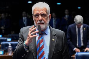 PEC do fim da escala 6×1 pode depender do voto de Flávio Bolsonaro, afirma Jaques Wagner