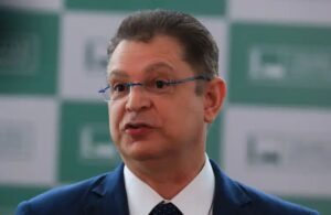 PL tenta reverter fim da escala 6×1 com nova PEC das Horas Trabalhadas, admite Flávio Bolsonaro
