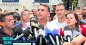 Flávio Bolsonaro e Zema cometem violação eleitoral no dia de votação